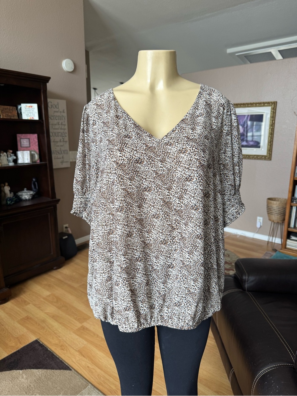 Dr2 cream & brown patterned V-neck blouse-size 2X